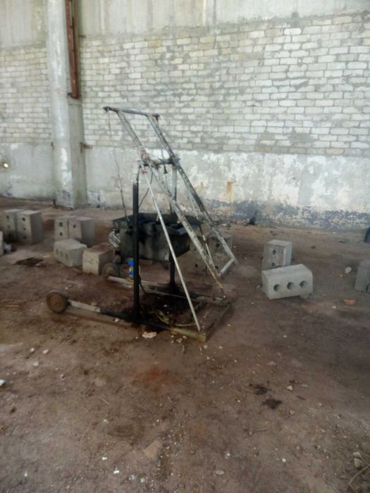 Станок для виготовлення різних шлакоблоків з електровібратором.