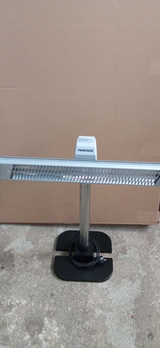 Aquecedor eléctrico de pé