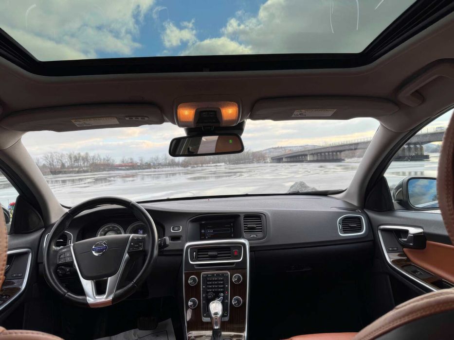 Volvo S60 T5 Platinum      2015