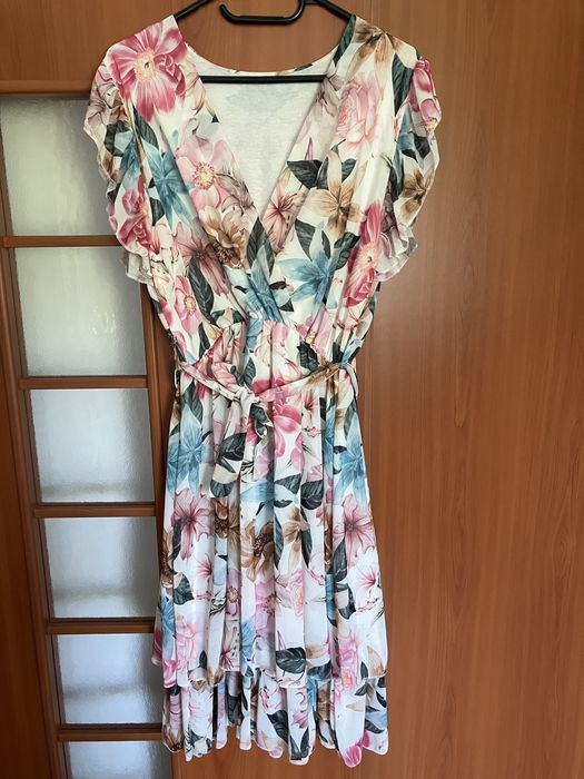 Letnia sukienka z paskiem