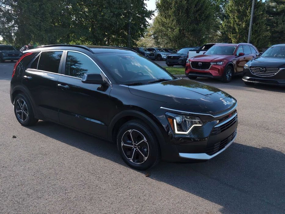 Kia Niro EX Hybrid      2023