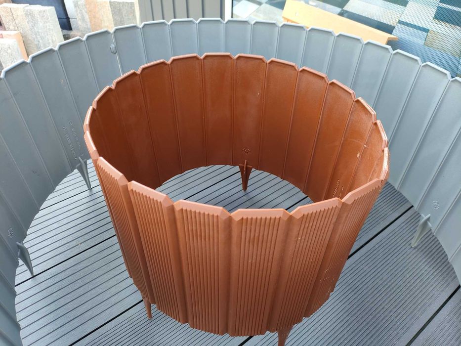 Rabatki kwietniki donice obrzeża ogrodowe trawnikowe plastikowe