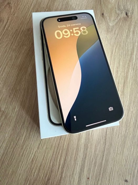 iPhone 15 128 GB Super Stan Komplet