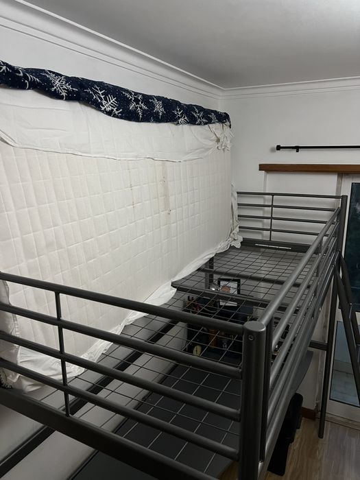 Cama Alta IKEA (TROMSÖ/SVÄRTA) com secretária + Colchão Solteiro 90x200
