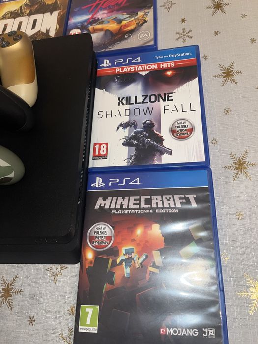 Playstation 4 z dodatkami