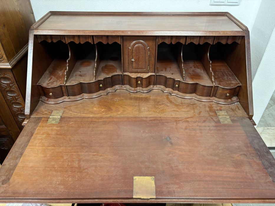 Cómoda Escrivaninha em Madeira antiga.