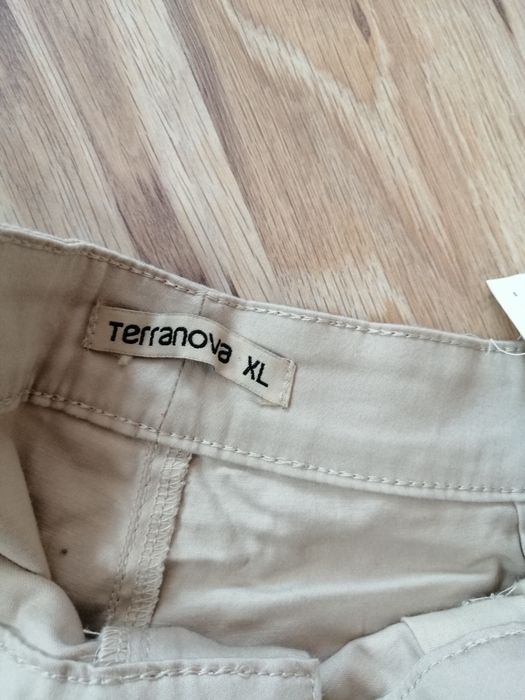 Beżowe krótkie spodenki szorty damskie Terranova XL