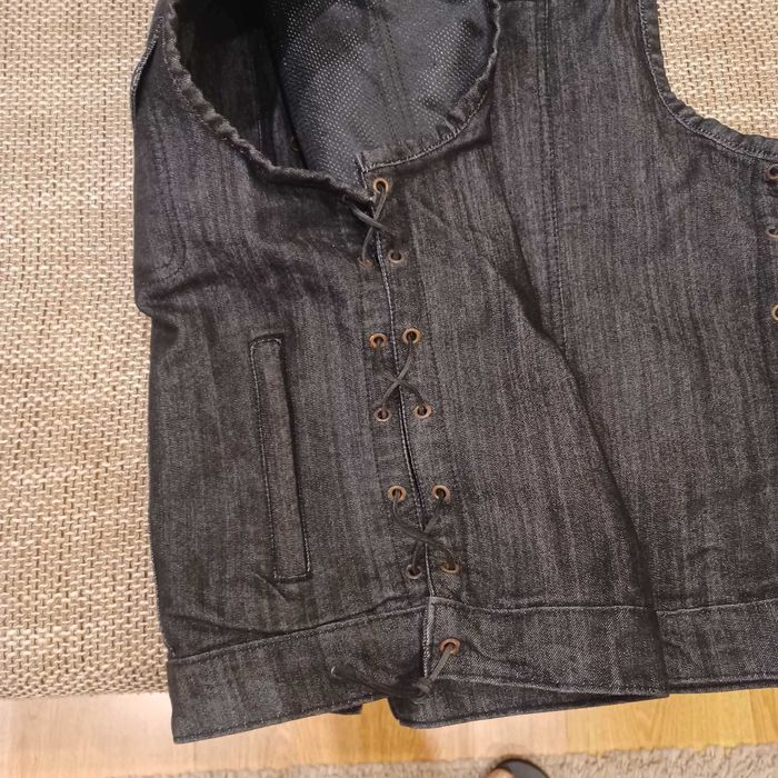 Colete em ganga escura