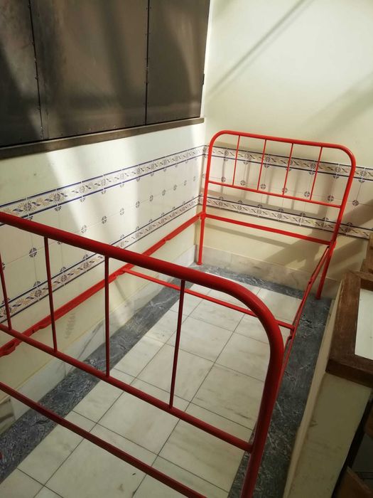 Mobília de quarto, artesanal, em ferro