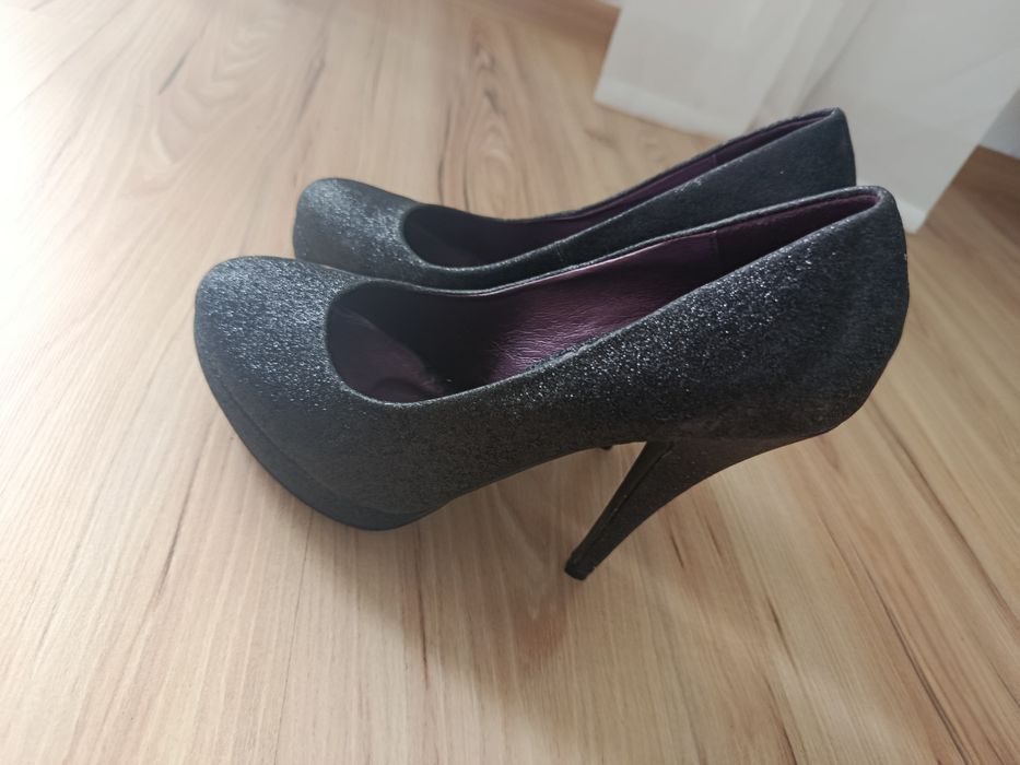 Szpilki 39, błyszczące, czarne