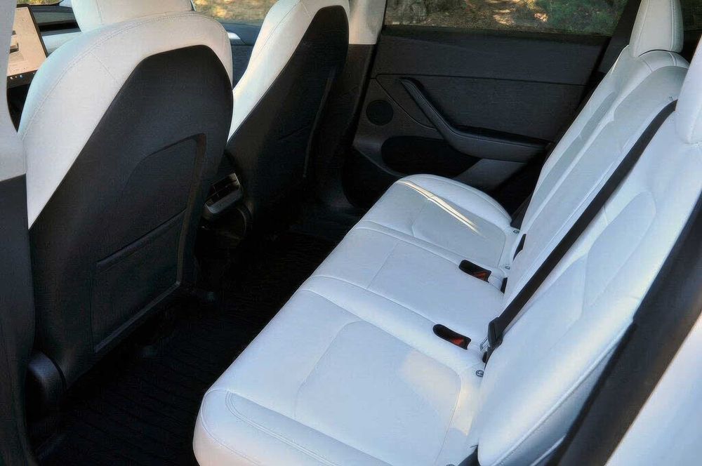 Tesla Model Y Long Range      2023