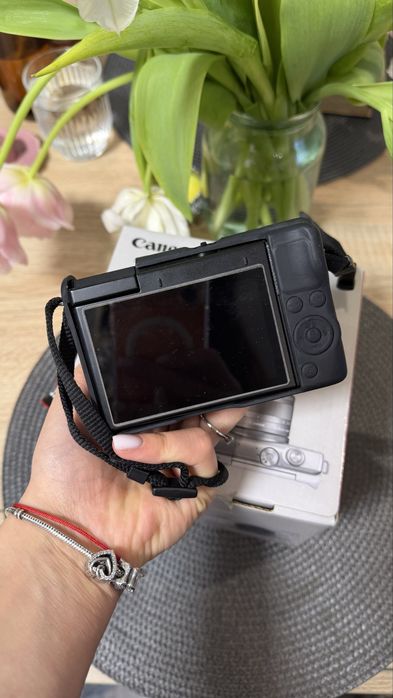 Фотоапарат Canon eos m200