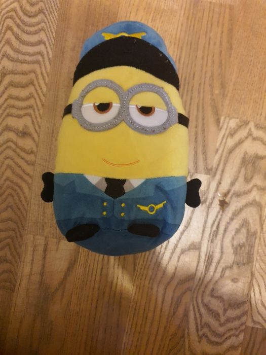 Bardzo miękki pluszak minionek.