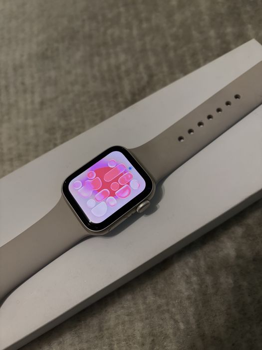 Apple Watch SE (Gen 2) 40mm Starlight