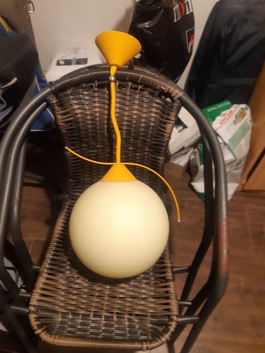 Do sprzedania ładny  młodzieżowy żyrandol w stanie bardzo dobrym