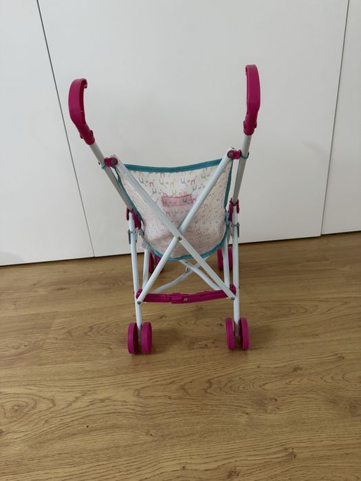 Carrinho de bebé Nenuco com um bebé