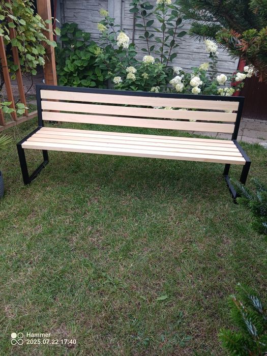 Ławka ogrodowa ze stalową ramą