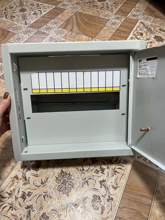 Щиток електричний розподільний металевий на 12 модулів