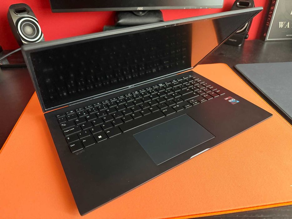 Portátil LG Gram 15Z90Q 15" FHD | i5-124P | 16GB | 1TB+256SSD c/NOVO