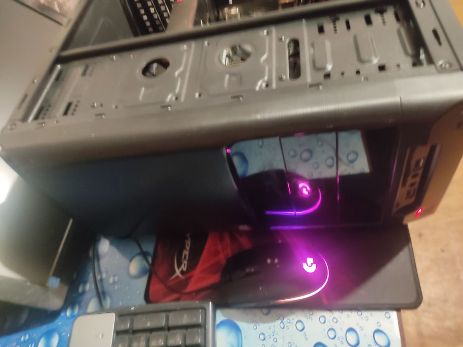 Игровой ПК в  хорошем состоянии i5 8400 6/6  Vega 64 8gb  16ddr4