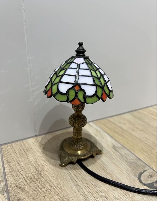 lampa stołowa w stylu Tiffany'ego