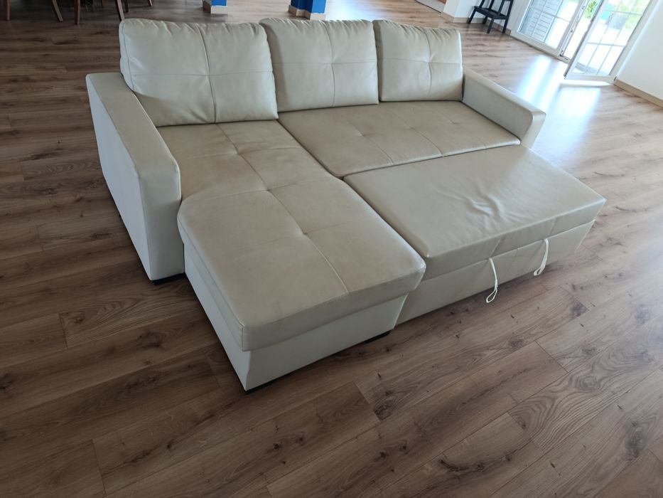 Sofá cama em pele sintética IKEA