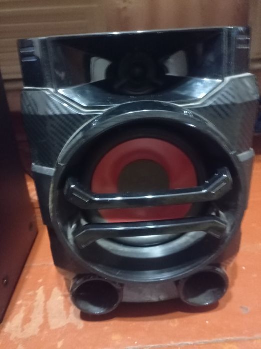 Потужний музикальний центр LG