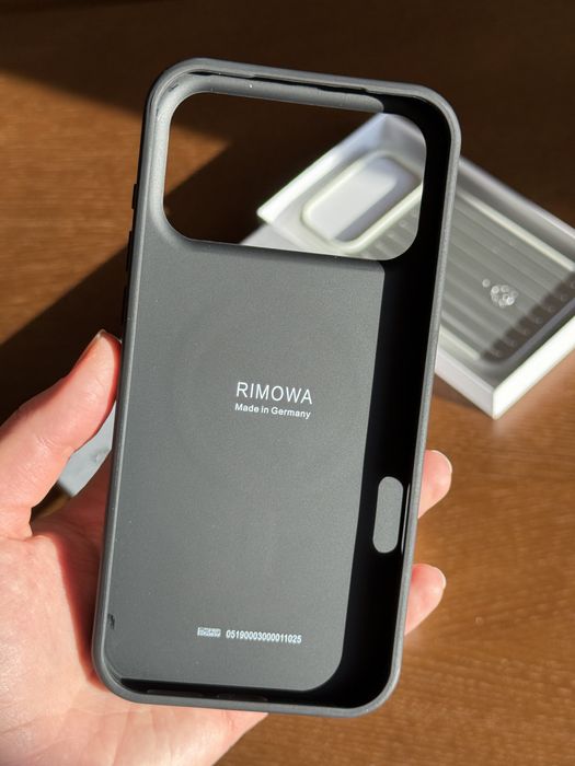 Чохол Rimowa на IPhone 17ProMax