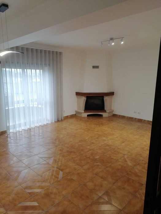 Apartamento T3 c/garagem