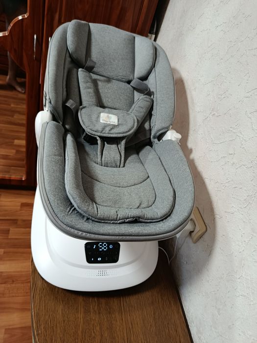 Заколисуючий центр Mastela Deluxe Multi-motion 360° / Електрогойдалка