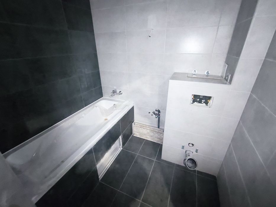 Простора 2 кімнатна квартира з ремонтом район Д