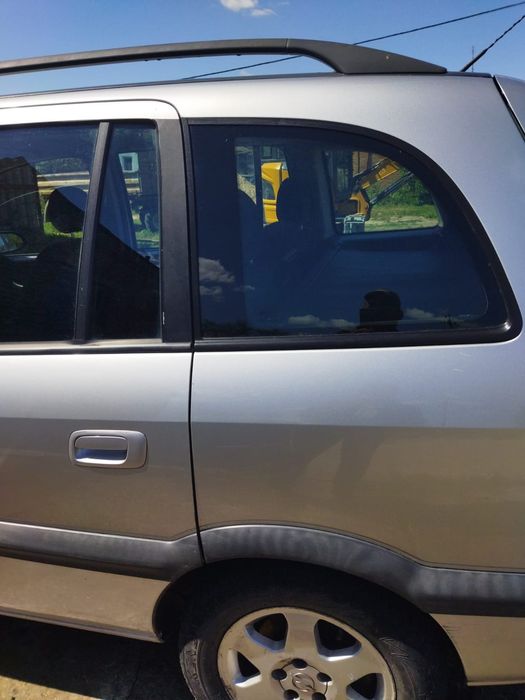 Opel Zafira 2.2D 2003 року