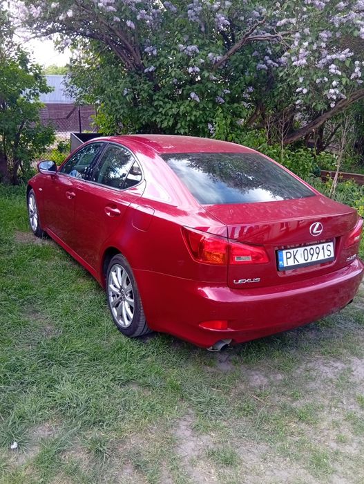 Lexus is 250/2007