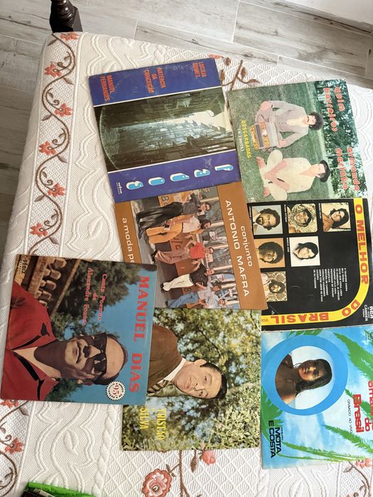 Lote de 54 discos de vinil LP (12”) várias edições e géneros musicais