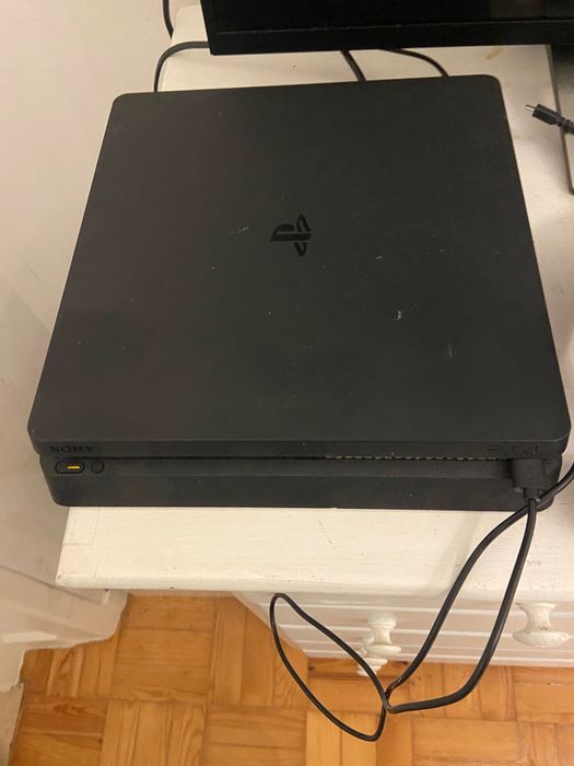 PlayStation 4 + 2 comandos