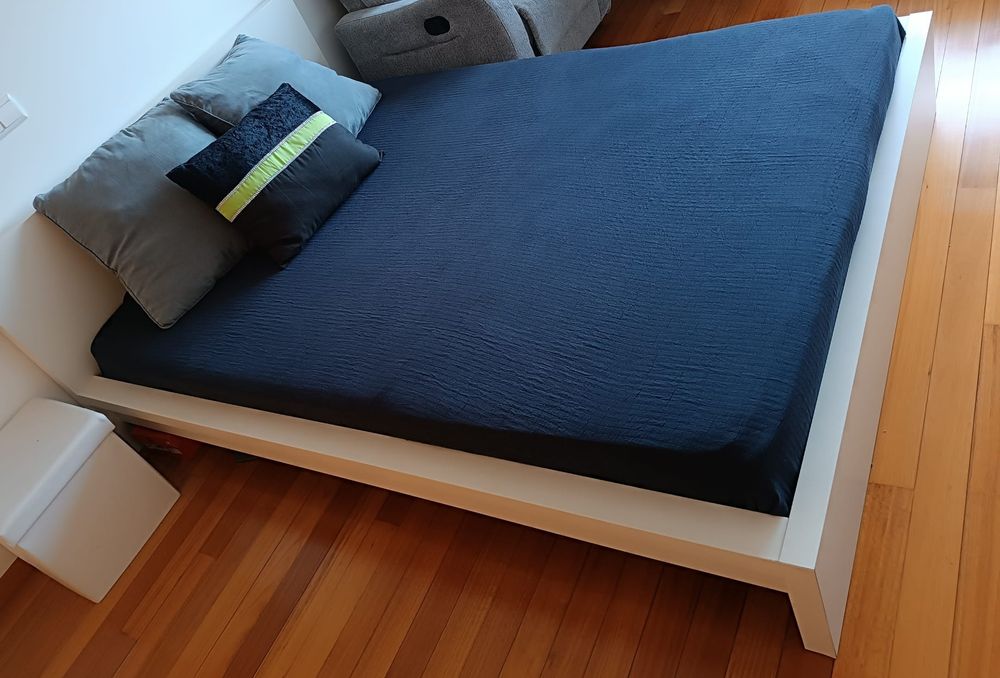 Estrutura de Cama de Casal IKEA MALM (140x190) + estrado - Já desmontada.