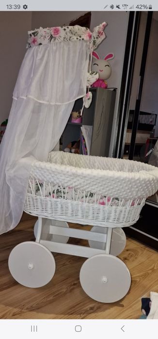Kosz mojzesza dla dziewczynki
