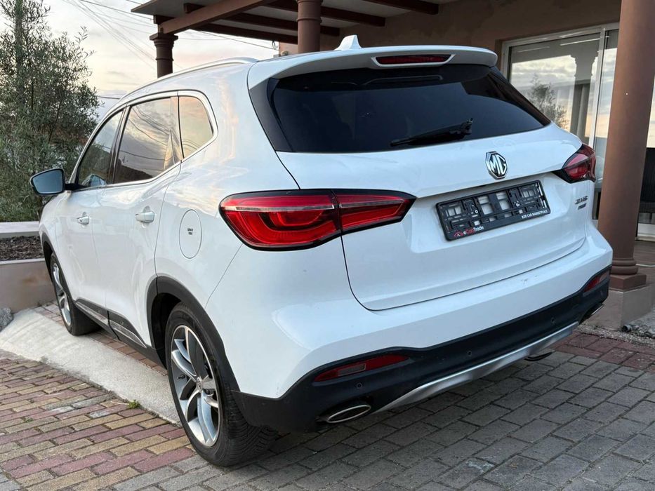 SUV moderno, MG EHS 1.5 Plug-in Hybrid de 2022 — photo 2