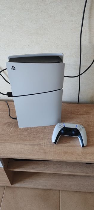 Playstation 5 Slim como nova com caixa  e um comando