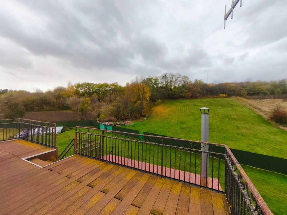 Продаж заміського будинку