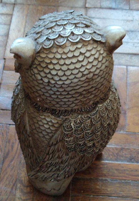 Estatueta de coruja em resina prateada