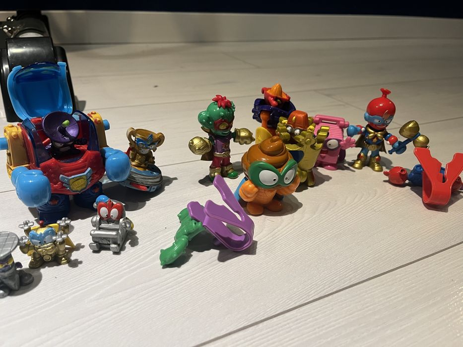 Pakiet duzych oraz zlotych figurek Super Zings + mech + akcesoria