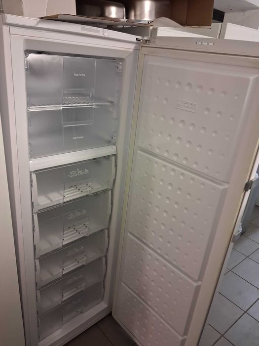 Zamrażarka Beko F602