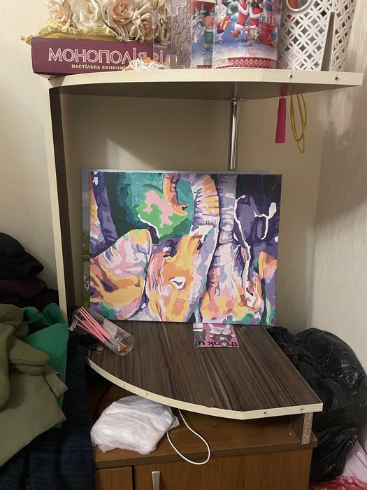 Стіл компʼютерний