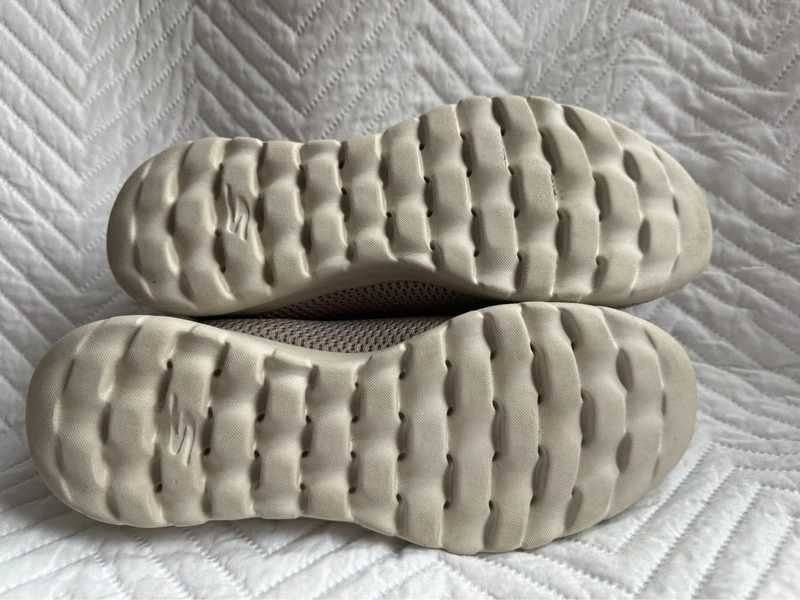 - Skechers - Sneakersy r. 40 / 41