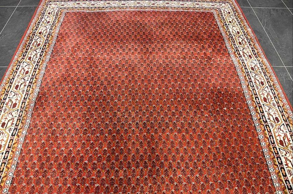 Tapete Persa SAROUGH MIR original, com 285cm x 205cm, feito em Lã sobre trama de Algodão e elaborado manualmente