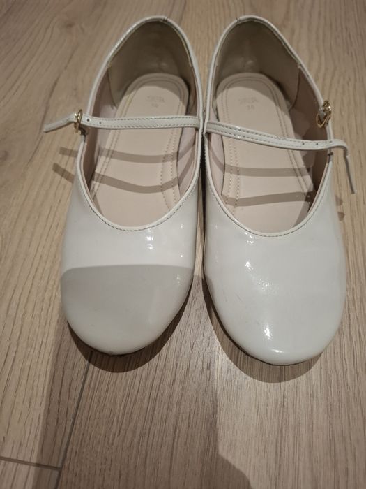 Zara balerinki lakierowane kremowe  34