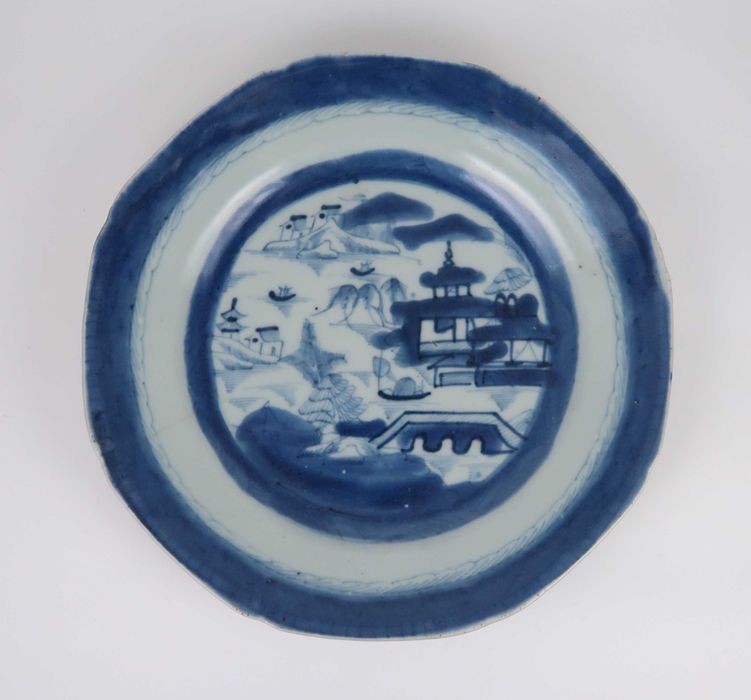 Prato Cantão em porcelana da China Séc. XVIII (ref. 2)