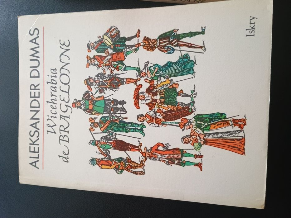 Na prezent -książka,, Wicehrabia de Bragelone " A.Dums, wyd.1990 rok.