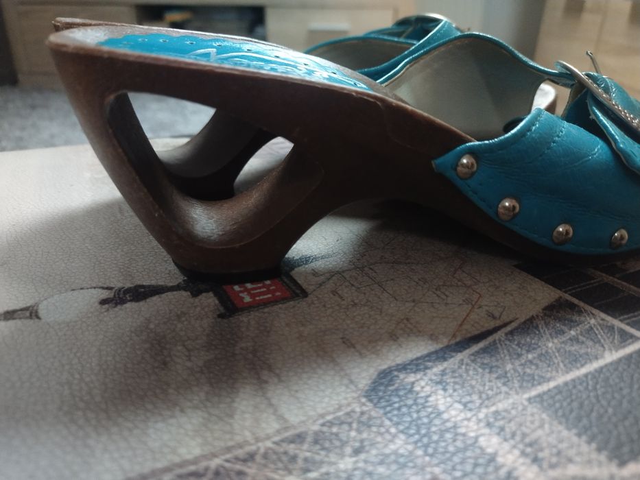 Buty drewniane na obcasie 36